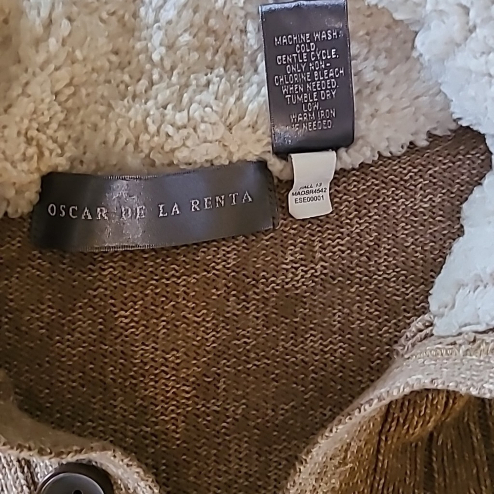 Oscar De LA Renta men's Sherpa collar sweater. Size M. Tan Henley knit.(#592) - Picture 7 of 13